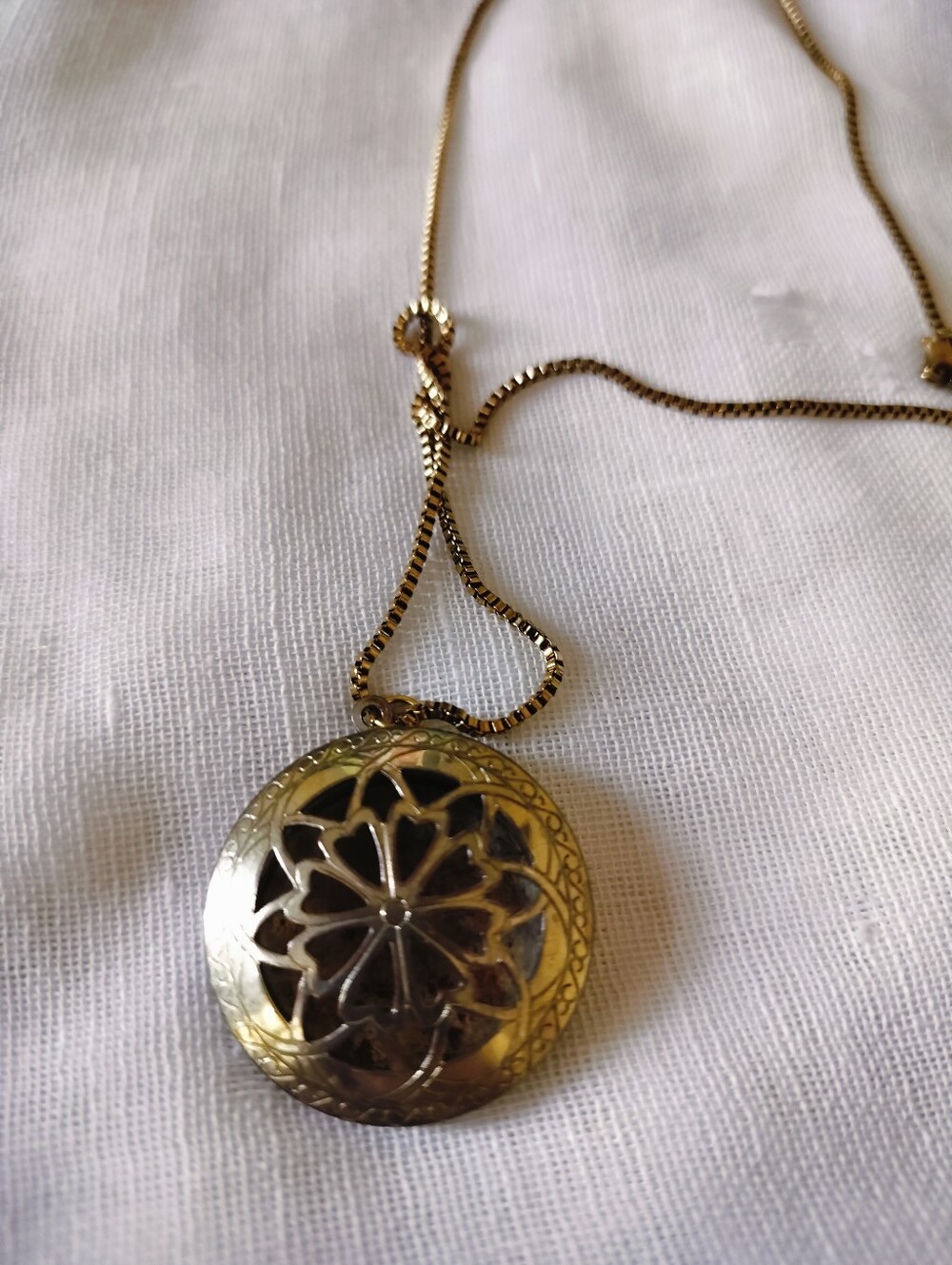 Vintage Gold Tone Filigree Essential Oil Diffuser Locket Necklace, 18" Box Chain
